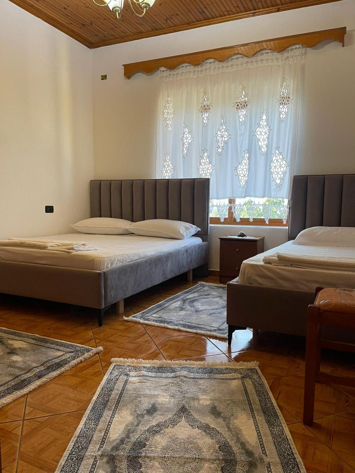 Guest House Lengo Gjirokastër Eksteriør billede