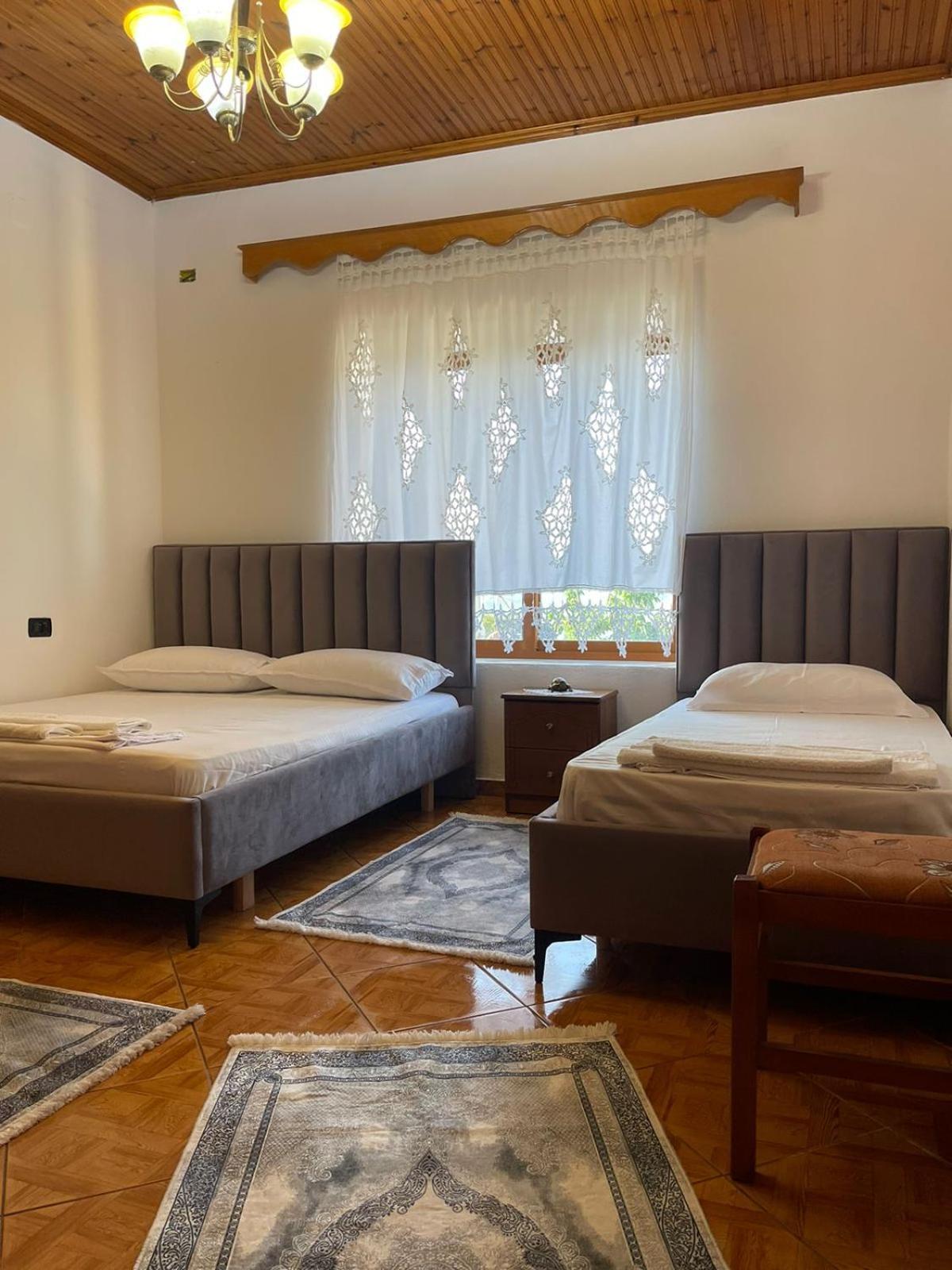 Guest House Lengo Gjirokastër Eksteriør billede