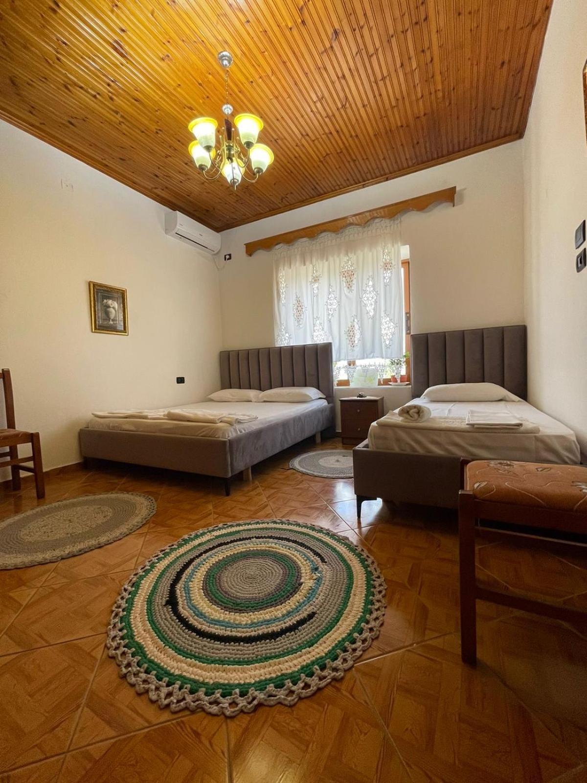 Guest House Lengo Gjirokastër Eksteriør billede